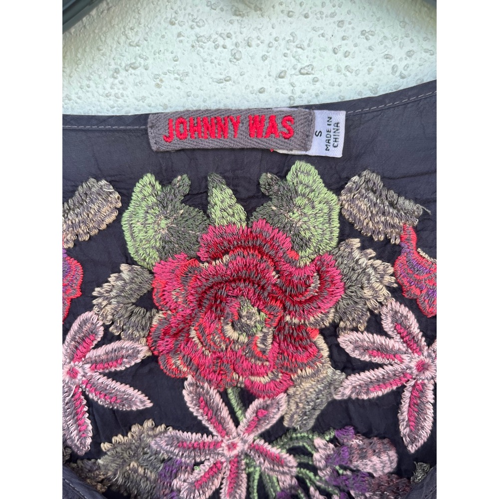 Johnny Was Silk Floral Embroidered V-Neck Blouse Tunic Navy Blue Womens Small - Picture 4 of 10